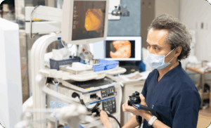 専門医による高度検査の様子